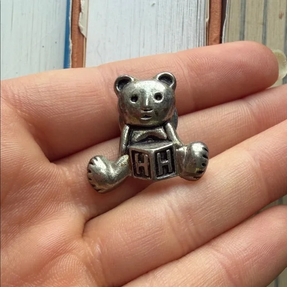 Vintage teddy Bear pin - Picture 3 of 6